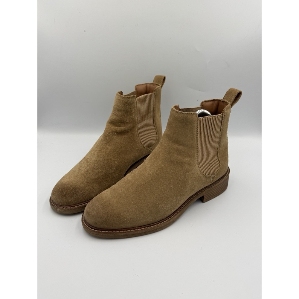 Clarks Cologne Arlo 2 Chelsea Suede Booties Women's Size 8W Beige Tan Slip On